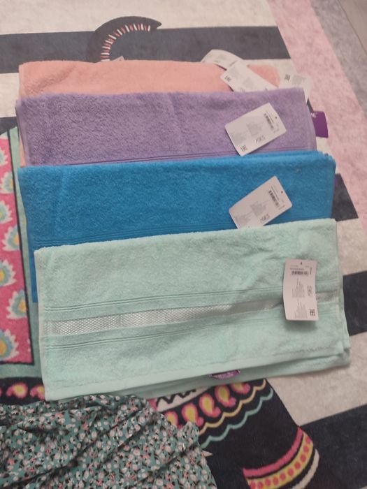 Простыни новые новые, полотенца