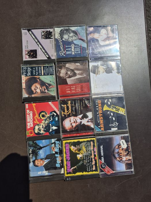 Vând Lot 12 CD muzica usoara straina mixta Jazz ,Luis Armstrong, Frank Sinatra, Tom Jones, NAT KING COLE...etc