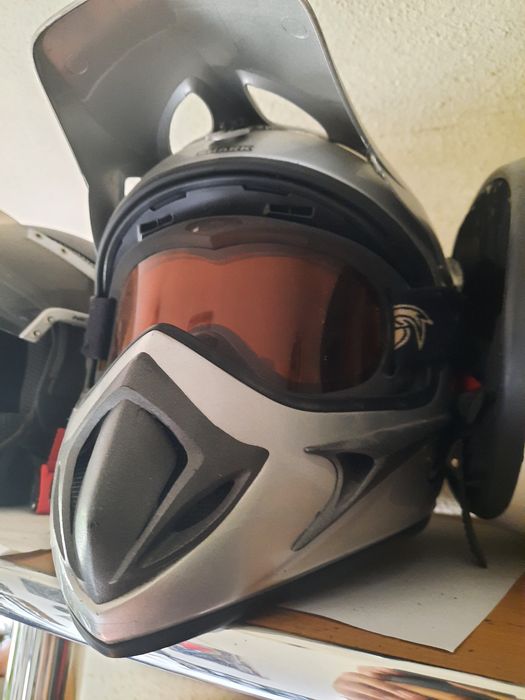 Casca moto Airoh și...