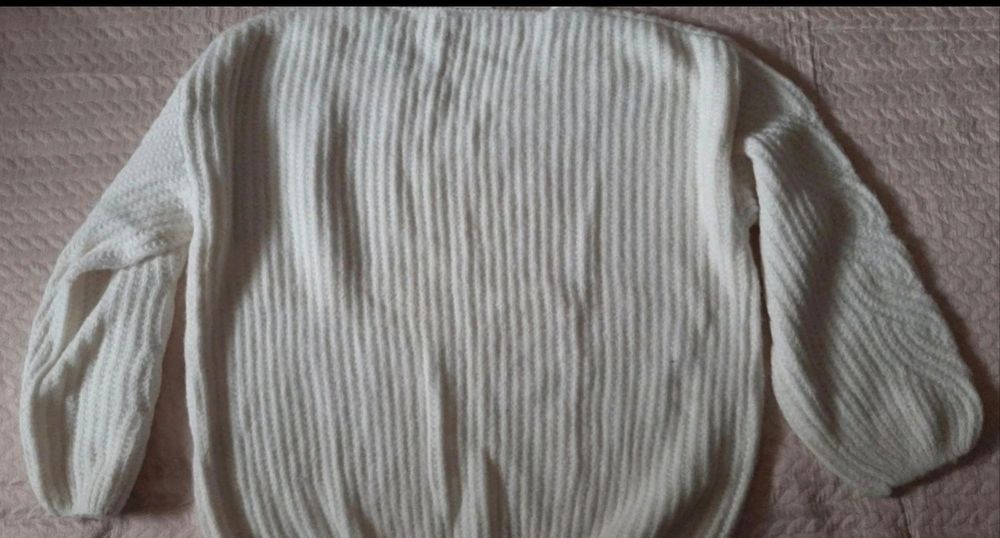 Pulover nou cu eticheta,marime universala.