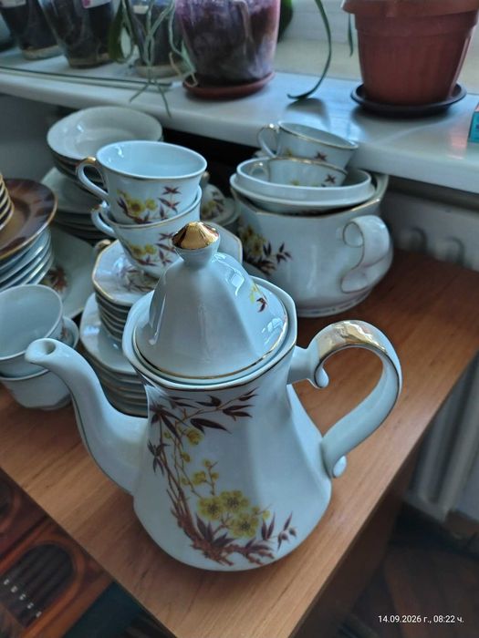 продавам сервиз за хранене