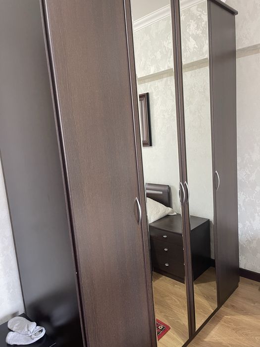 Спальный гарнитур и стол