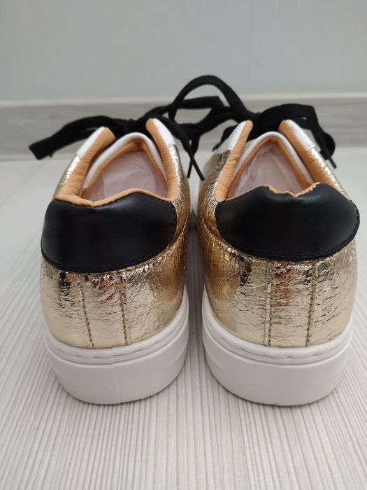 Нови дамски обувки