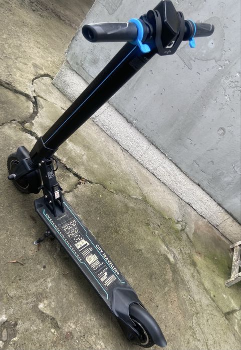 Vând trotineta electrica