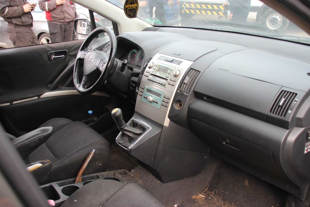 Тойота Корола Версо  2.0D-4D 177 кс само на части Toyota Collora Verso