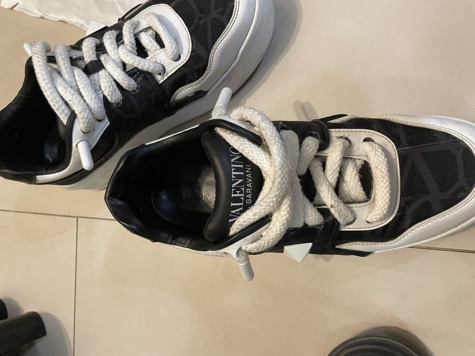 Valentino Garvani сникърси