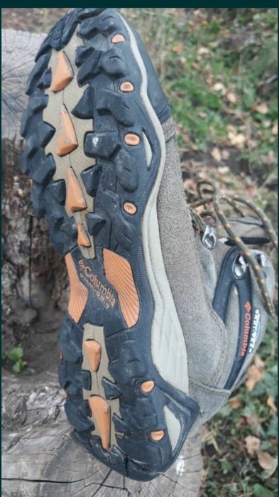 Кроссовки горные