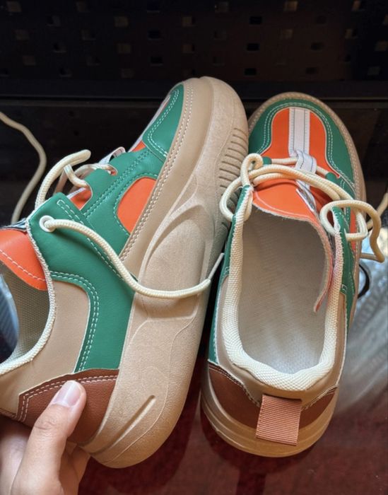 Adidasi noi model unic