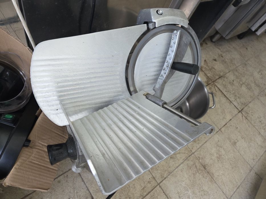 Masina curatat cartofi, Grill electric la 220v sau 380v, plita de banc gaz
