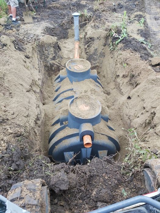 Fose septice tricamerale-montaj fose Iași,bazine,utilaj de închiriat,,