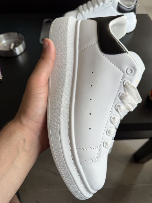 Adidasi Alexander Mcqueen albi/negri