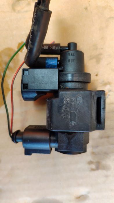 Радиатор на интеркулер Вакуум клапан на турбото Audi A6 4F C6 233кс