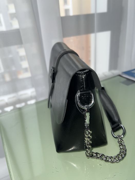 Сумка со съемным ремнем на цепочке