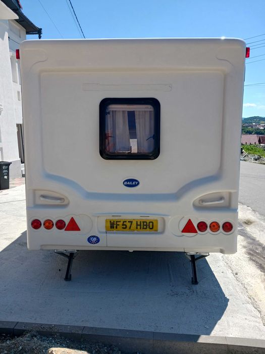 Vind caravana adusa recent din  anglia  bailey discoveri  3/5 pers 2006