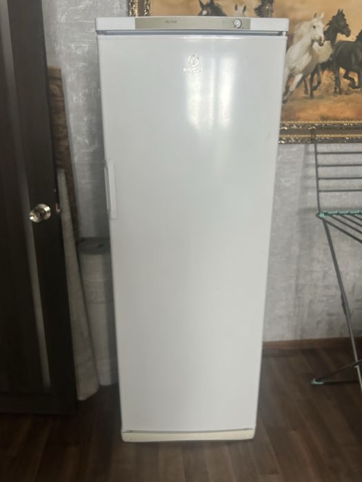 Срочно продам морозильную камеру