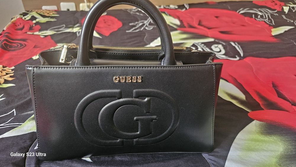 Продавам чанта Guess