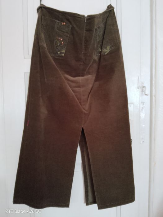 Продавам дамски костюми