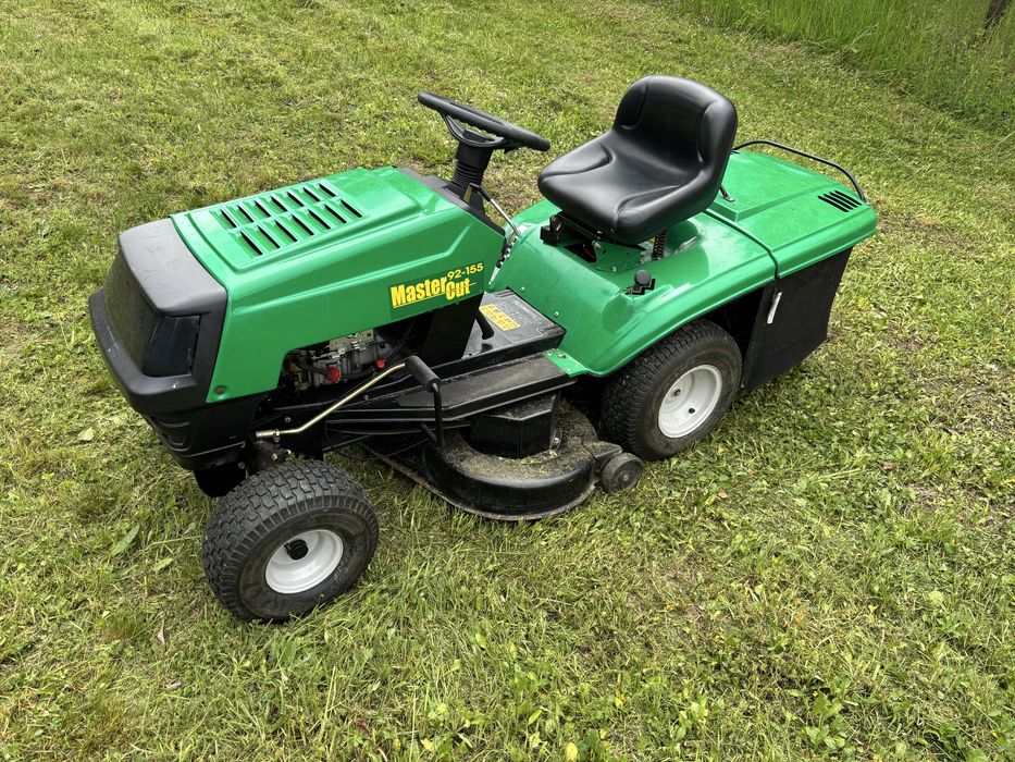 Tractoras de tuns gazonul