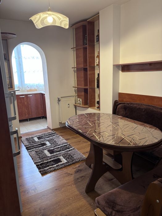 Inchiriez in regim hotelier apartament cu doua camere semidecomandat in Craiovita la Orizont