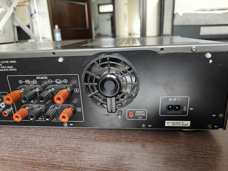 Amplificator Technics SU-V620 – 2x90W/8Ω, New Class A, Phono