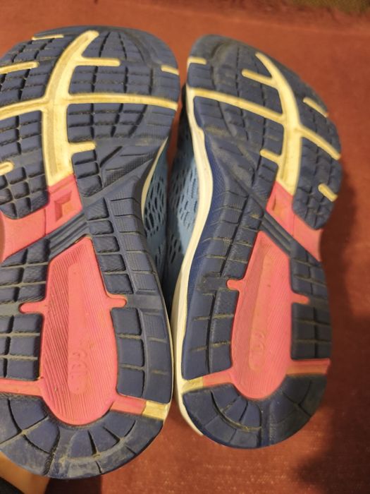 Asics copii marimea 35 (22cm)
