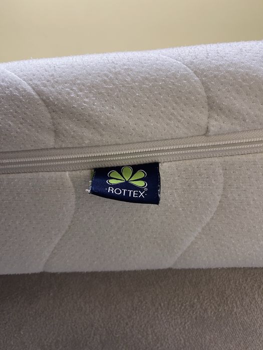 Saltea din spuma cu memorie 160x200 Stare foarte buna