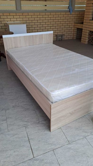 Кровать с размером 200*120см