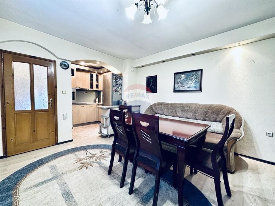 Продава се Къща в Добрич, Център - 150 кв.м за 600 €/кв.м - Снимка #1