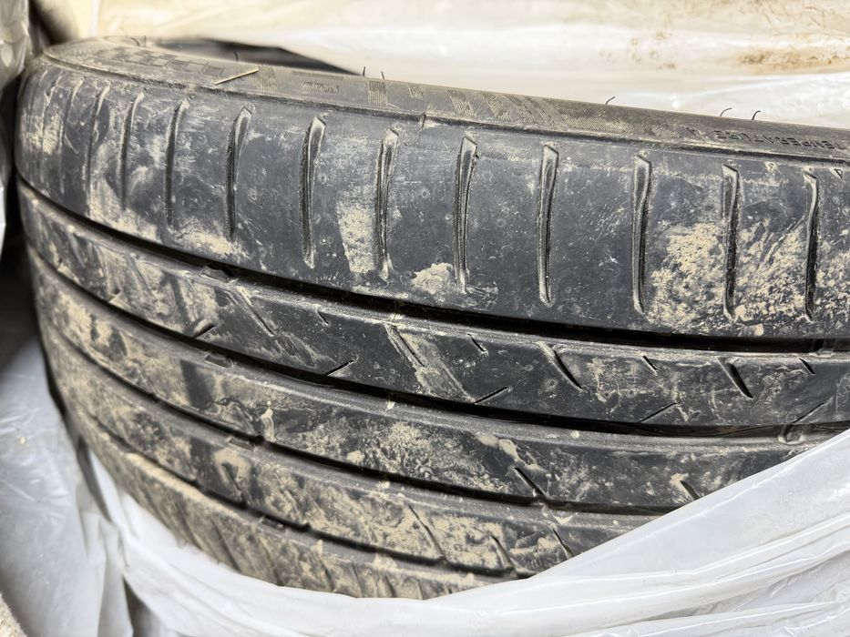 Шина размер 235/45/18