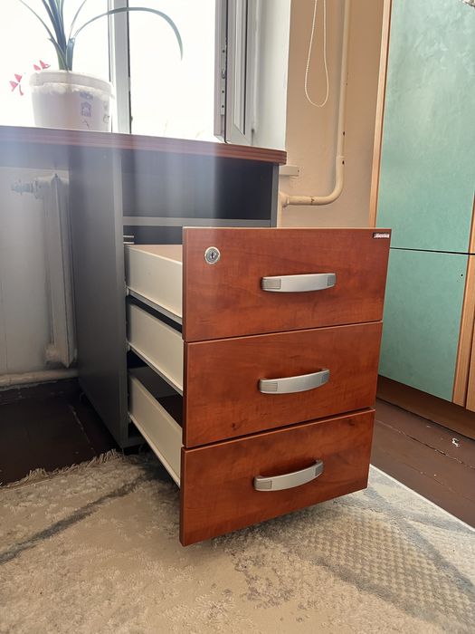 Продается Офисный и письменный стол