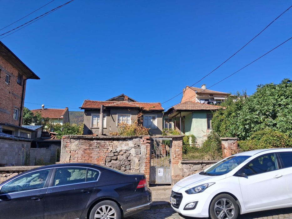 Продавам парцел в град Пещера