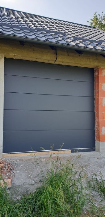 Ușa de garaj secționala