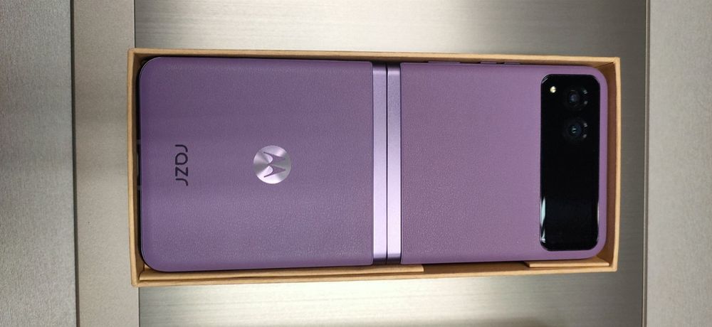 MOTOROLA RAZR 40 лилав 265 GB