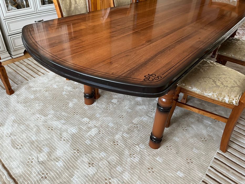 Стол для гостиной