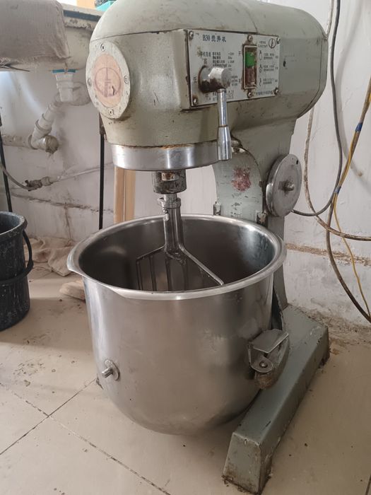 Продам миксер 30л,жарочные печи, тестом, столы.