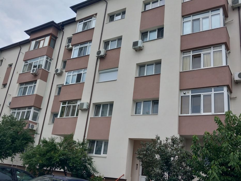 Închiriez apartament