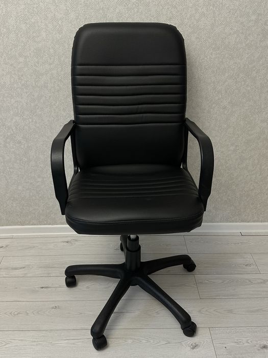 Продаю Офисное кресло Б/У