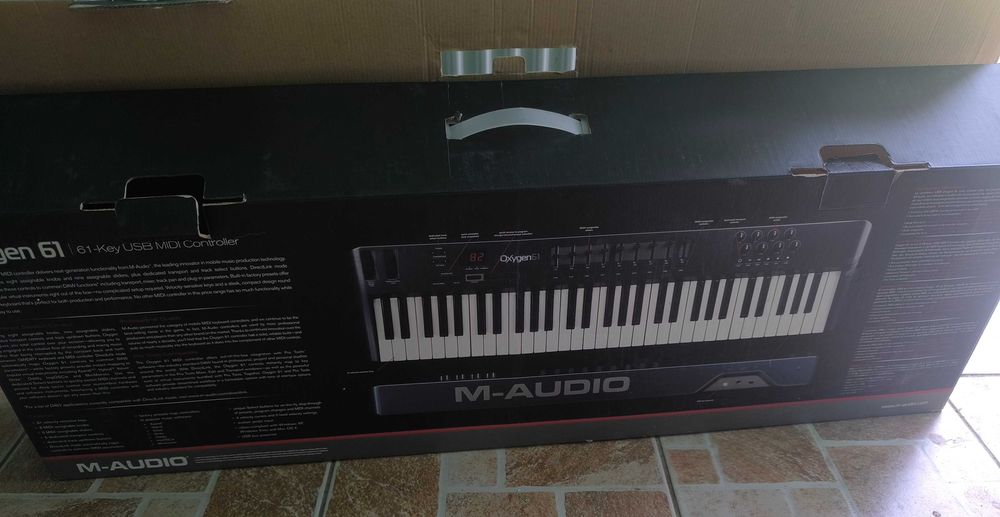 M audio oxygen 61 midi keyboard + cablu usb(ca nou)