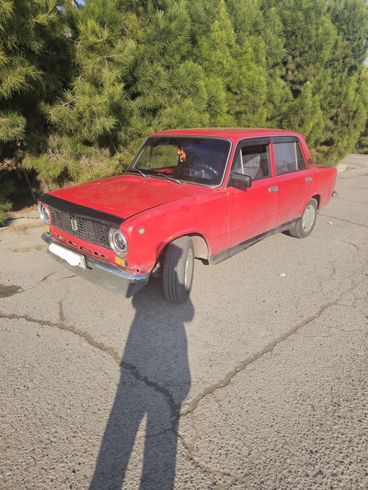 Жигули ВАЗ 21011 ТОРГ У КАПОТА