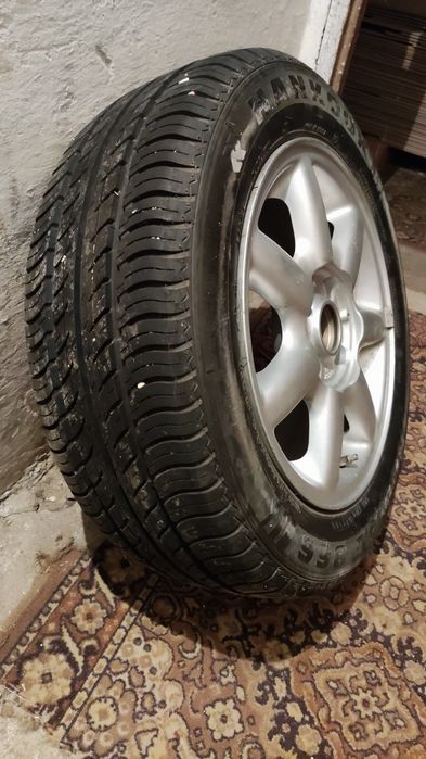 Продам литой диск R14 с резиной