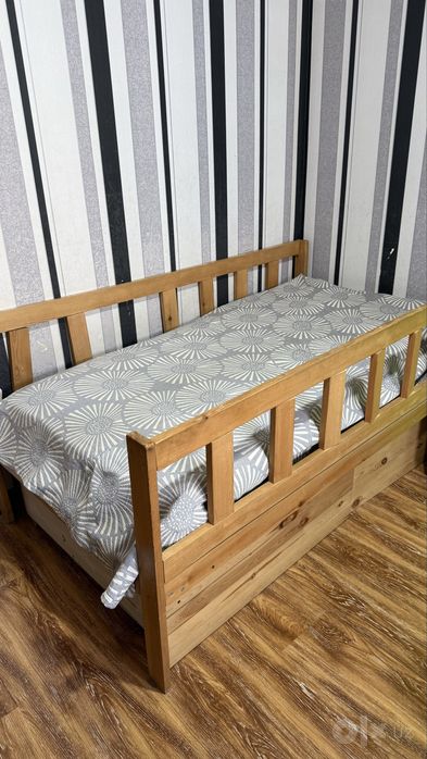 Кровать детская ( подростковая ) с бортами деревянная. Длина 170 см