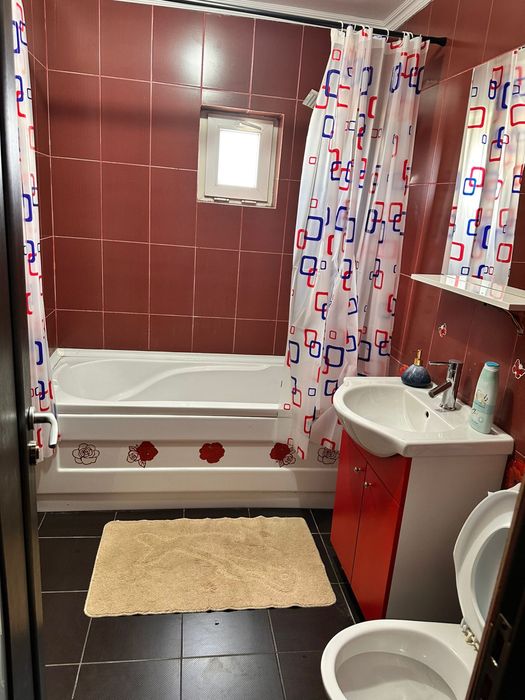 Inchiriez apartament