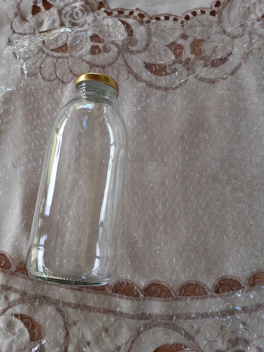 Стъклени бутилки с винтови капачки