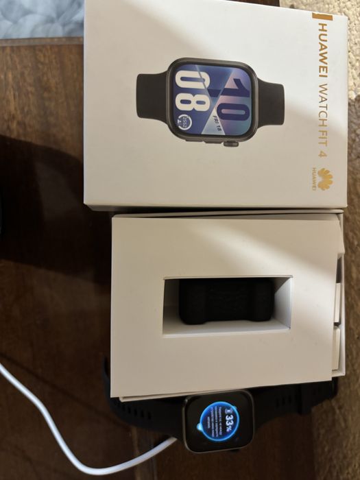 Продавам часовник Watch Fit 4