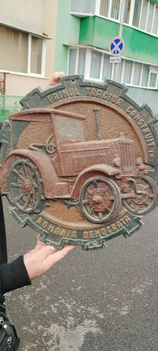 Primul tractor romanesc siglă originala