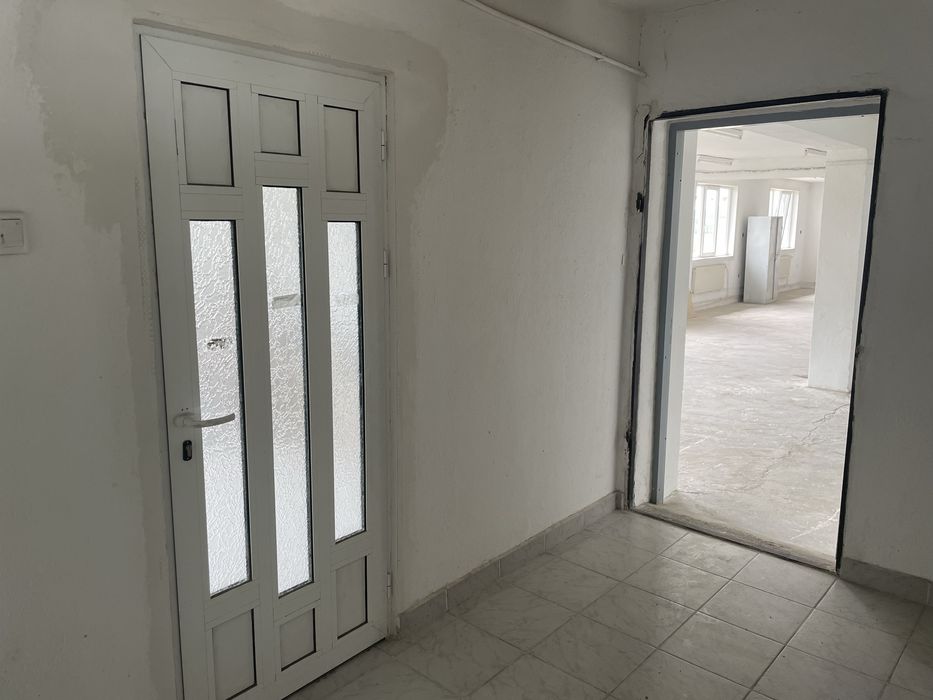 Dau in chirie spatiu comercial