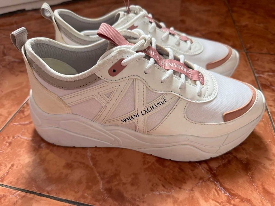 Продам дамски сникърси Armani Exchange
