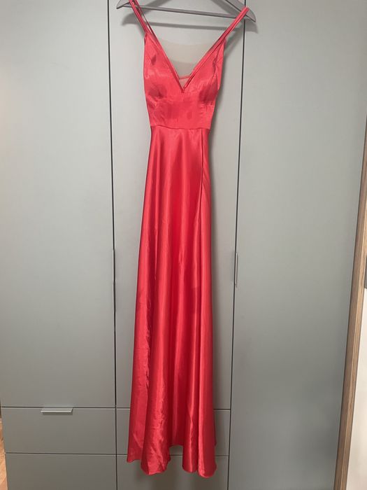 Дамска рокля от сатен