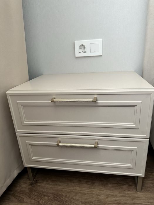 Продам прикроватную тумбу