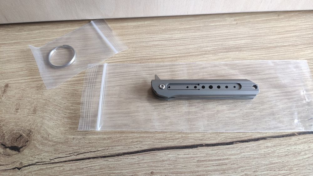 Джобно ножче с титаниева дръжка